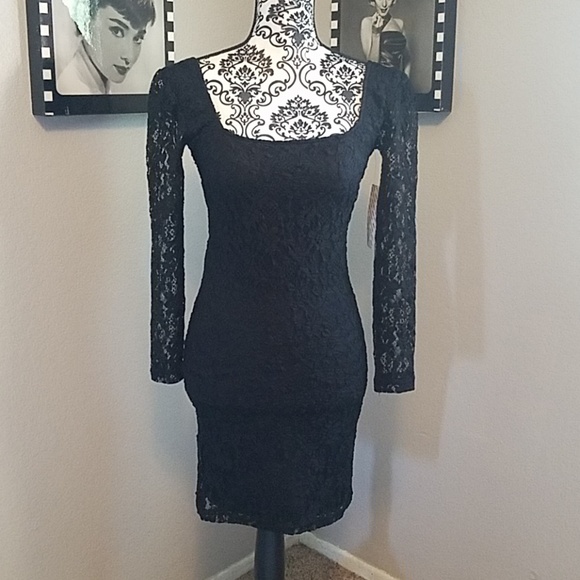 Black Lace mini dress - Picture 2 of 7